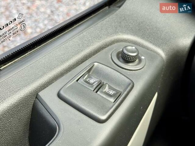 Черный Рено Трафик, объемом двигателя 1.6 л и пробегом 212 тыс. км за 13800 $, фото 17 на Automoto.ua