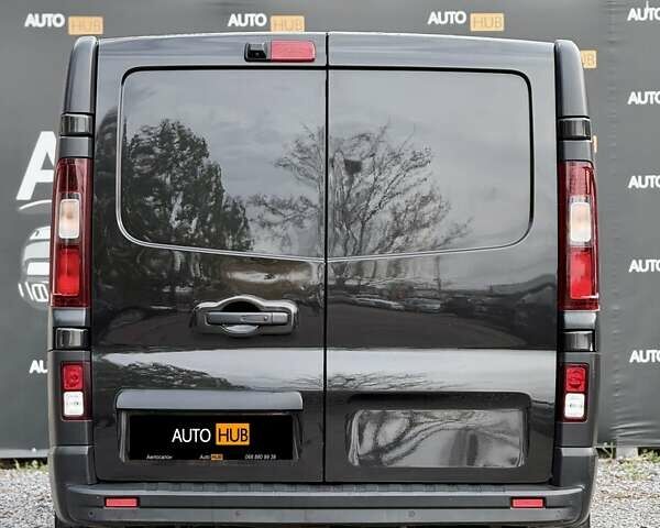 Черный Рено Трафик, объемом двигателя 1.6 л и пробегом 212 тыс. км за 13800 $, фото 5 на Automoto.ua