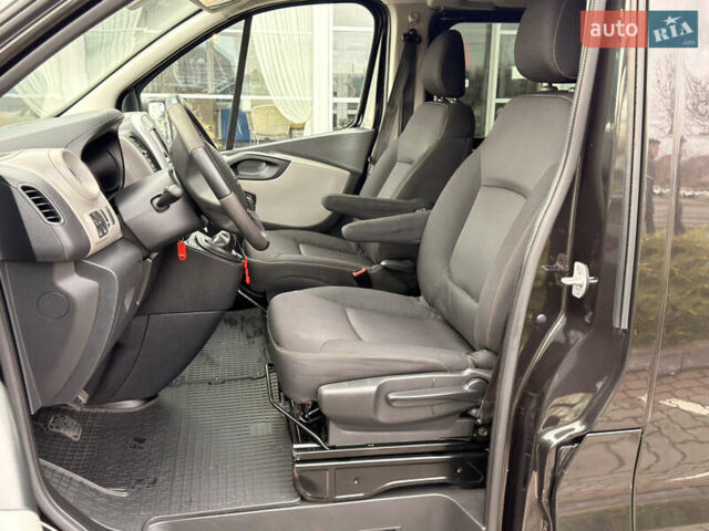 Черный Рено Трафик, объемом двигателя 1.6 л и пробегом 256 тыс. км за 17600 $, фото 17 на Automoto.ua