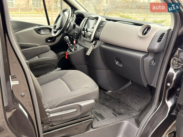 Черный Рено Трафик, объемом двигателя 1.6 л и пробегом 256 тыс. км за 17600 $, фото 13 на Automoto.ua