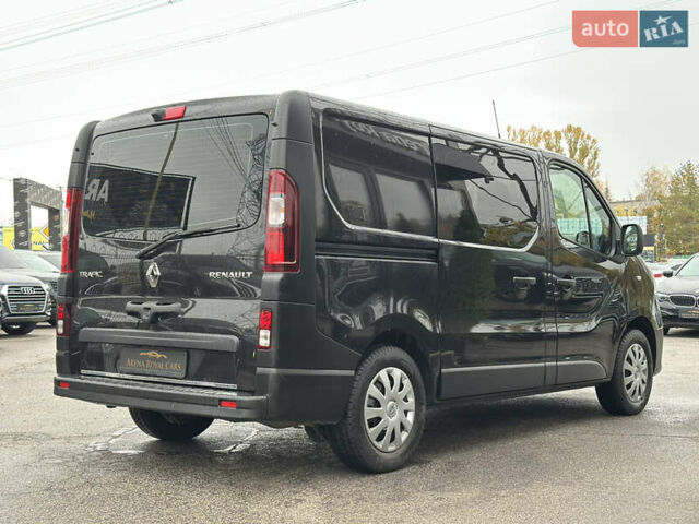 Черный Рено Трафик, объемом двигателя 1.6 л и пробегом 214 тыс. км за 16300 $, фото 9 на Automoto.ua