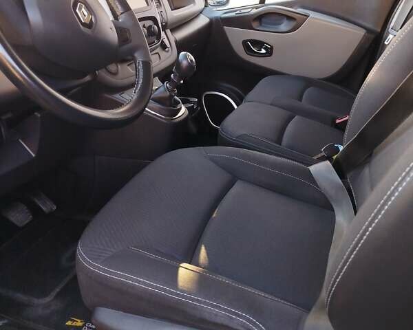 Черный Рено Трафик, объемом двигателя 1.6 л и пробегом 172 тыс. км за 17800 $, фото 21 на Automoto.ua