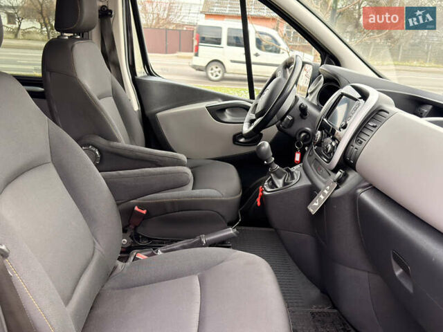 Черный Рено Трафик, объемом двигателя 1.6 л и пробегом 256 тыс. км за 17600 $, фото 15 на Automoto.ua