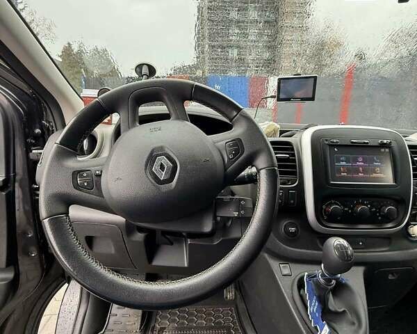 Черный Рено Трафик, объемом двигателя 1.6 л и пробегом 295 тыс. км за 19000 $, фото 4 на Automoto.ua