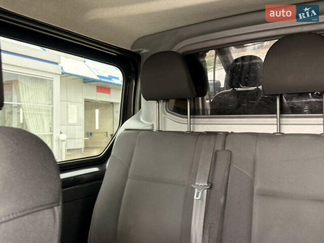 Черный Рено Трафик, объемом двигателя 1.6 л и пробегом 256 тыс. км за 17600 $, фото 24 на Automoto.ua