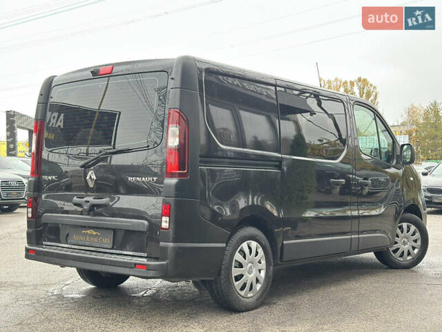 Черный Рено Трафик, объемом двигателя 1.6 л и пробегом 214 тыс. км за 16300 $, фото 1 на Automoto.ua