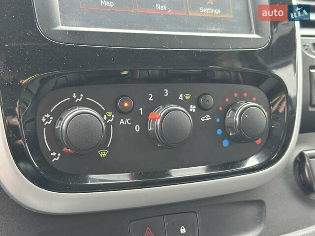 Черный Рено Трафик, объемом двигателя 1.6 л и пробегом 214 тыс. км за 16300 $, фото 27 на Automoto.ua