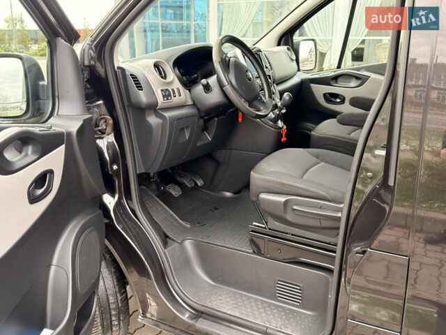 Черный Рено Трафик, объемом двигателя 1.6 л и пробегом 256 тыс. км за 17600 $, фото 16 на Automoto.ua