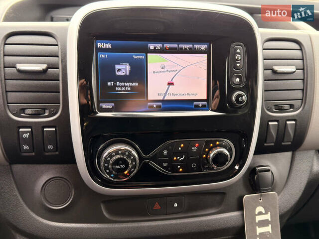 Черный Рено Трафик, объемом двигателя 1.6 л и пробегом 256 тыс. км за 17600 $, фото 19 на Automoto.ua