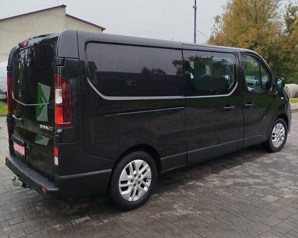 Черный Рено Трафик, объемом двигателя 1.6 л и пробегом 172 тыс. км за 17800 $, фото 2 на Automoto.ua