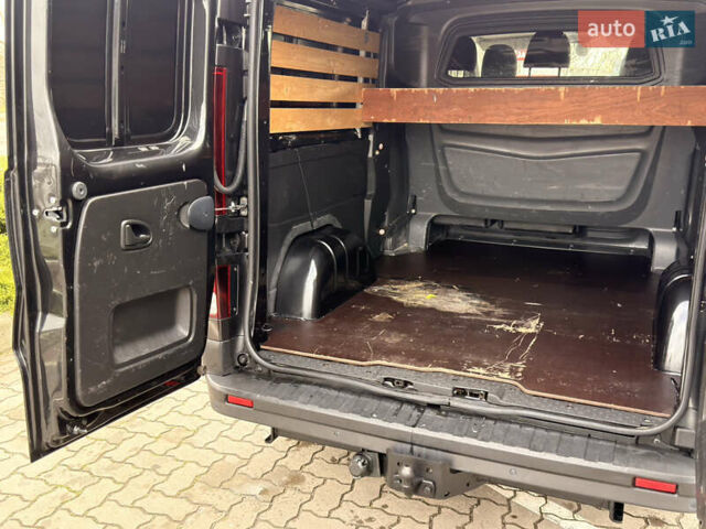 Черный Рено Трафик, объемом двигателя 1.6 л и пробегом 256 тыс. км за 17600 $, фото 27 на Automoto.ua