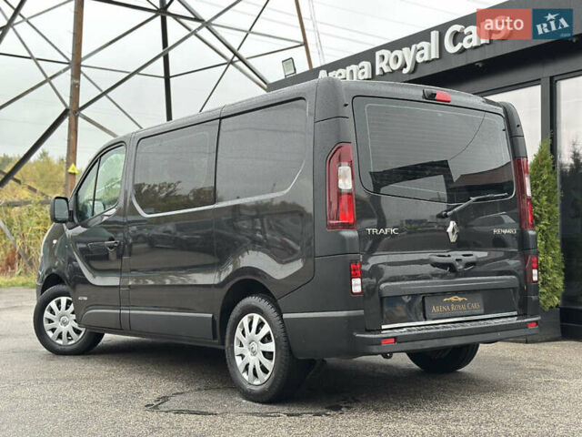 Черный Рено Трафик, объемом двигателя 1.6 л и пробегом 214 тыс. км за 16300 $, фото 3 на Automoto.ua