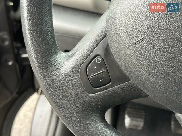 Черный Рено Трафик, объемом двигателя 1.6 л и пробегом 214 тыс. км за 16300 $, фото 24 на Automoto.ua