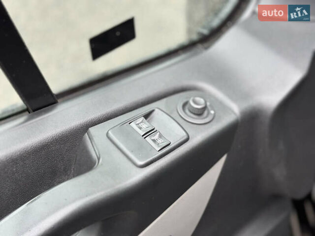 Черный Рено Трафик, объемом двигателя 1.6 л и пробегом 214 тыс. км за 16300 $, фото 21 на Automoto.ua