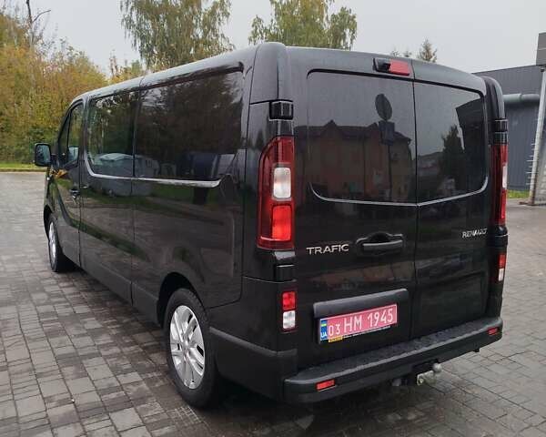 Черный Рено Трафик, объемом двигателя 1.6 л и пробегом 172 тыс. км за 17800 $, фото 1 на Automoto.ua