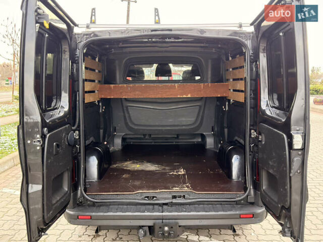 Черный Рено Трафик, объемом двигателя 1.6 л и пробегом 256 тыс. км за 17600 $, фото 28 на Automoto.ua