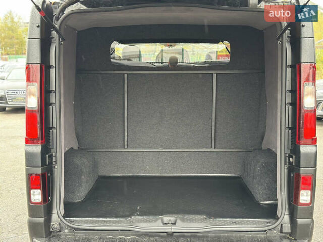 Черный Рено Трафик, объемом двигателя 1.6 л и пробегом 214 тыс. км за 16300 $, фото 11 на Automoto.ua