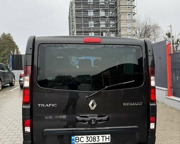 Черный Рено Трафик, объемом двигателя 1.6 л и пробегом 295 тыс. км за 19000 $, фото 1 на Automoto.ua