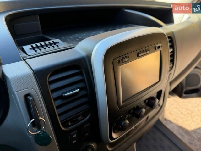 Чорний Рено Трафік, об'ємом двигуна 1.6 л та пробігом 297 тис. км за 18650 $, фото 103 на Automoto.ua