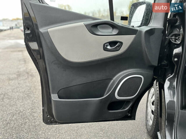 Черный Рено Трафик, объемом двигателя 1.6 л и пробегом 214 тыс. км за 16300 $, фото 15 на Automoto.ua
