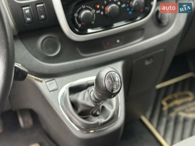 Черный Рено Трафик, объемом двигателя 1.6 л и пробегом 214 тыс. км за 16300 $, фото 29 на Automoto.ua