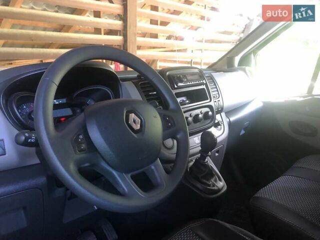 Черный Рено Трафик, объемом двигателя 1.6 л и пробегом 98 тыс. км за 27000 $, фото 1 на Automoto.ua