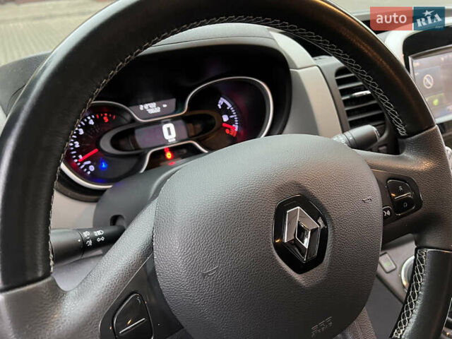 Черный Рено Трафик, объемом двигателя 1.6 л и пробегом 265 тыс. км за 19700 $, фото 16 на Automoto.ua