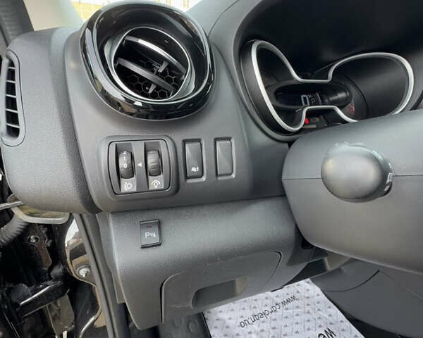 Черный Рено Трафик, объемом двигателя 2 л и пробегом 203 тыс. км за 35700 $, фото 18 на Automoto.ua