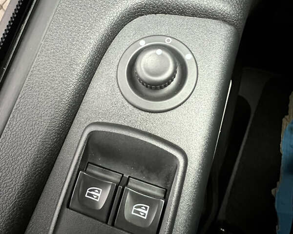 Черный Рено Трафик, объемом двигателя 1.6 л и пробегом 265 тыс. км за 19700 $, фото 85 на Automoto.ua