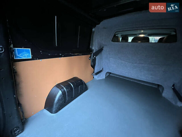 Черный Рено Трафик, объемом двигателя 1.6 л и пробегом 265 тыс. км за 19700 $, фото 65 на Automoto.ua