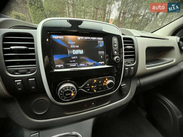 Черный Рено Трафик, объемом двигателя 1.6 л и пробегом 265 тыс. км за 19700 $, фото 11 на Automoto.ua