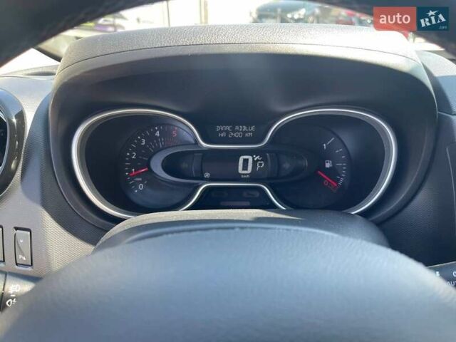 Черный Рено Трафик, объемом двигателя 2 л и пробегом 223 тыс. км за 32500 $, фото 19 на Automoto.ua