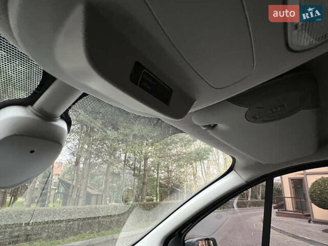 Черный Рено Трафик, объемом двигателя 1.6 л и пробегом 265 тыс. км за 19700 $, фото 79 на Automoto.ua