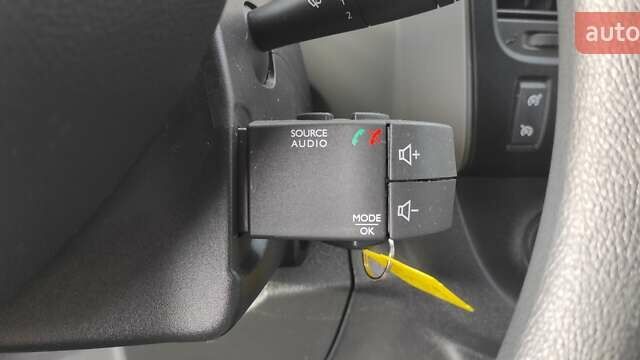 Чорний Рено Трафік, об'ємом двигуна 1.6 л та пробігом 227 тис. км за 18800 $, фото 31 на Automoto.ua