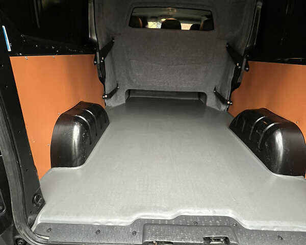 Черный Рено Трафик, объемом двигателя 1.6 л и пробегом 265 тыс. км за 19700 $, фото 68 на Automoto.ua