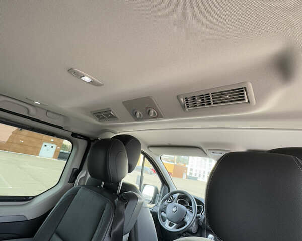 Черный Рено Трафик, объемом двигателя 2 л и пробегом 203 тыс. км за 35700 $, фото 32 на Automoto.ua