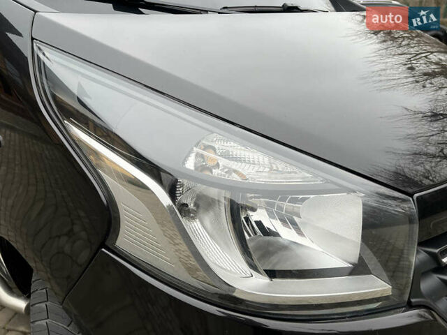 Черный Рено Трафик, объемом двигателя 1.6 л и пробегом 265 тыс. км за 19700 $, фото 4 на Automoto.ua