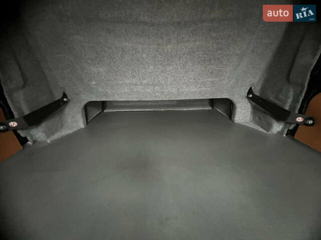 Черный Рено Трафик, объемом двигателя 1.6 л и пробегом 265 тыс. км за 19700 $, фото 64 на Automoto.ua