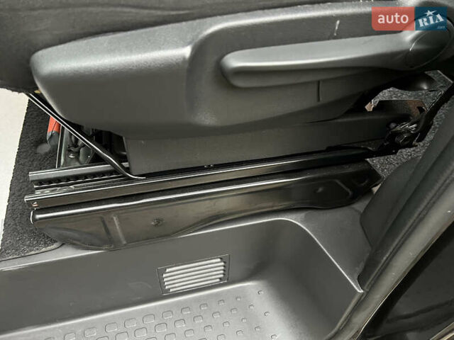 Черный Рено Трафик, объемом двигателя 1.6 л и пробегом 265 тыс. км за 19700 $, фото 36 на Automoto.ua