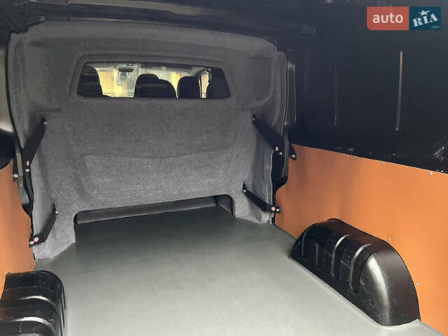 Черный Рено Трафик, объемом двигателя 1.6 л и пробегом 265 тыс. км за 19700 $, фото 53 на Automoto.ua