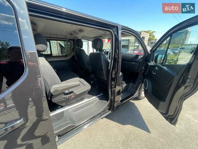 Черный Рено Трафик, объемом двигателя 2 л и пробегом 223 тыс. км за 32500 $, фото 16 на Automoto.ua
