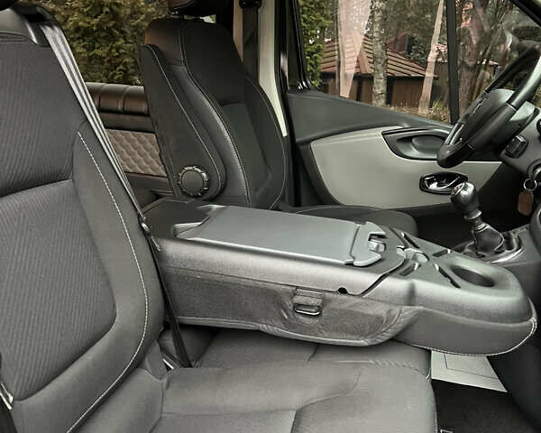 Черный Рено Трафик, объемом двигателя 1.6 л и пробегом 265 тыс. км за 19700 $, фото 91 на Automoto.ua