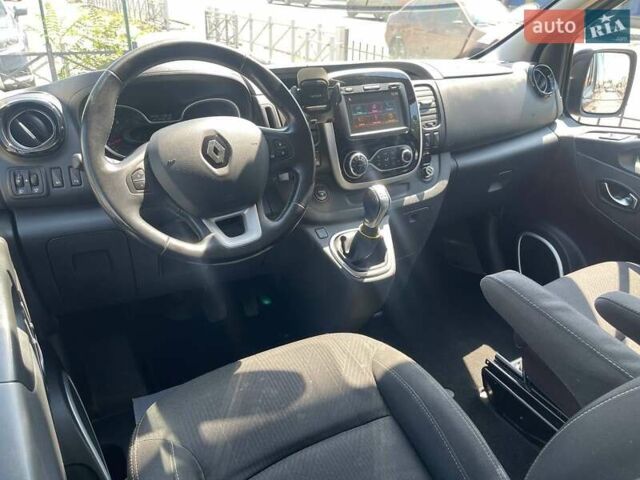 Черный Рено Трафик, объемом двигателя 2 л и пробегом 223 тыс. км за 32500 $, фото 11 на Automoto.ua