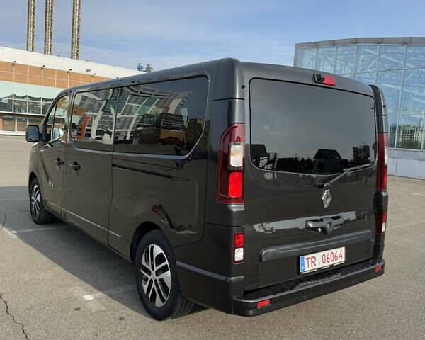 Черный Рено Трафик, объемом двигателя 2 л и пробегом 203 тыс. км за 35700 $, фото 11 на Automoto.ua