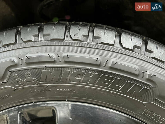 Черный Рено Трафик, объемом двигателя 1.6 л и пробегом 265 тыс. км за 19700 $, фото 22 на Automoto.ua