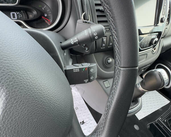 Черный Рено Трафик, объемом двигателя 2 л и пробегом 203 тыс. км за 35700 $, фото 21 на Automoto.ua