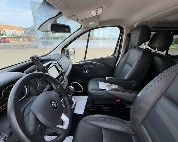 Черный Рено Трафик, объемом двигателя 2 л и пробегом 203 тыс. км за 35700 $, фото 17 на Automoto.ua