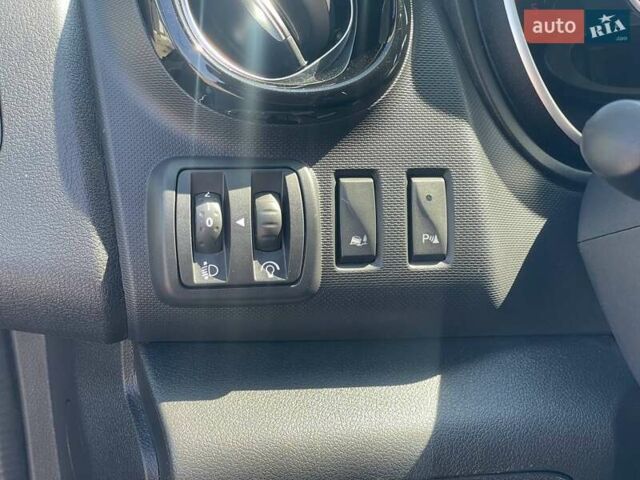 Черный Рено Трафик, объемом двигателя 2 л и пробегом 223 тыс. км за 32500 $, фото 23 на Automoto.ua