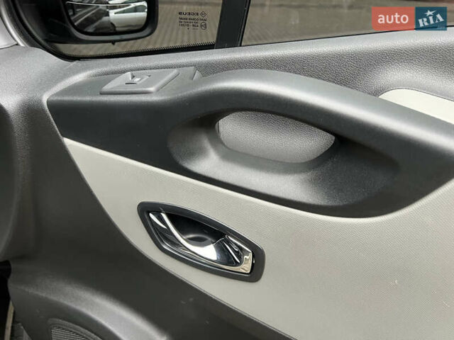 Черный Рено Трафик, объемом двигателя 1.6 л и пробегом 265 тыс. км за 19700 $, фото 35 на Automoto.ua