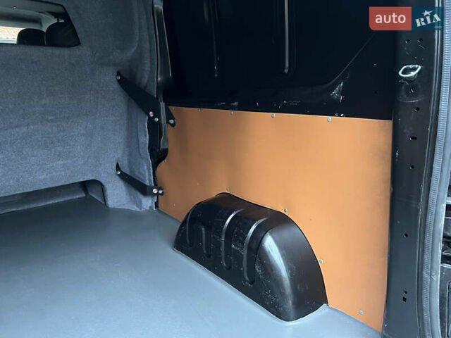 Черный Рено Трафик, объемом двигателя 1.6 л и пробегом 265 тыс. км за 19700 $, фото 58 на Automoto.ua